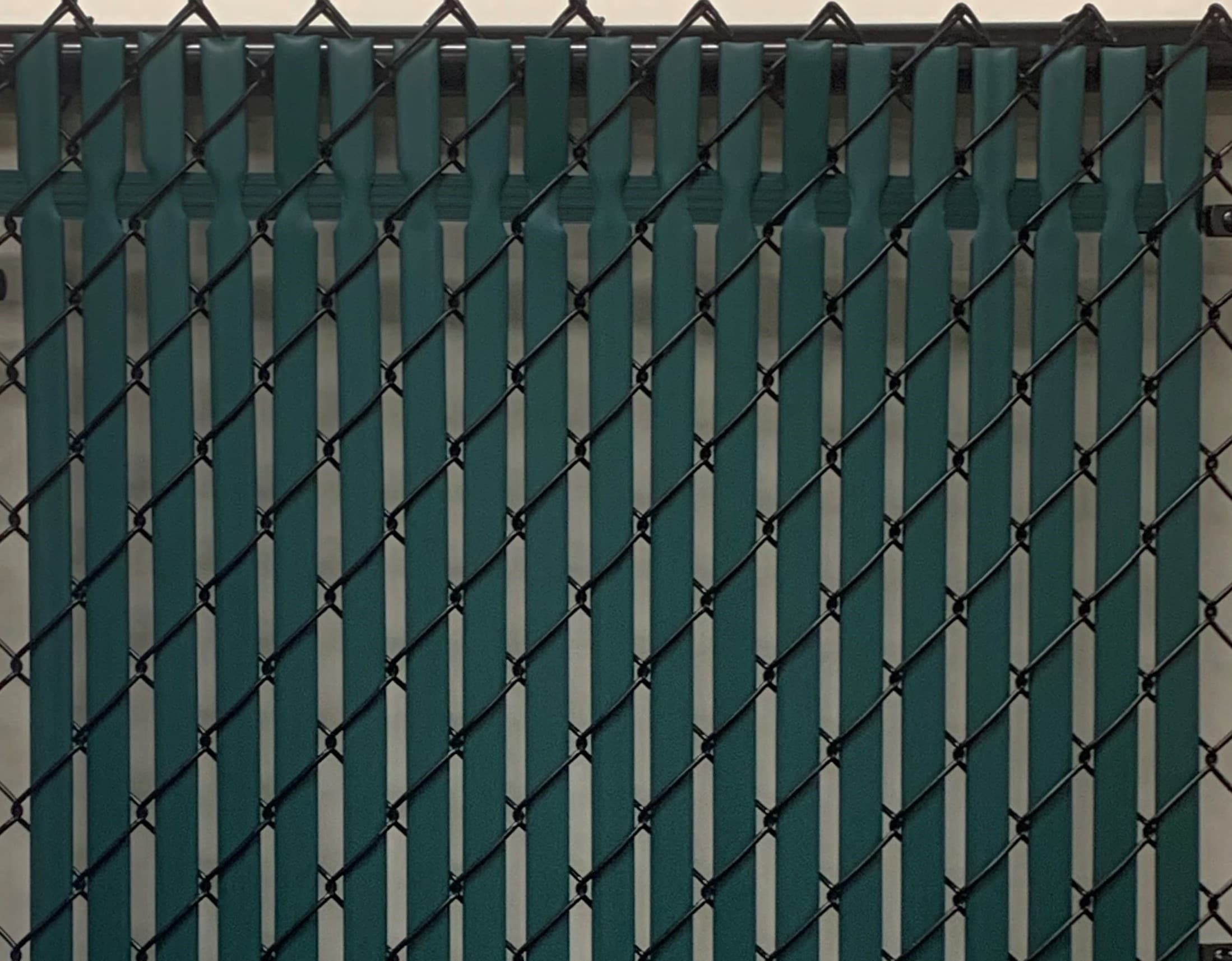 Pexco 5-ft H x 1-in W Green Hdpe Chain Link Fence Slat 82-Pack