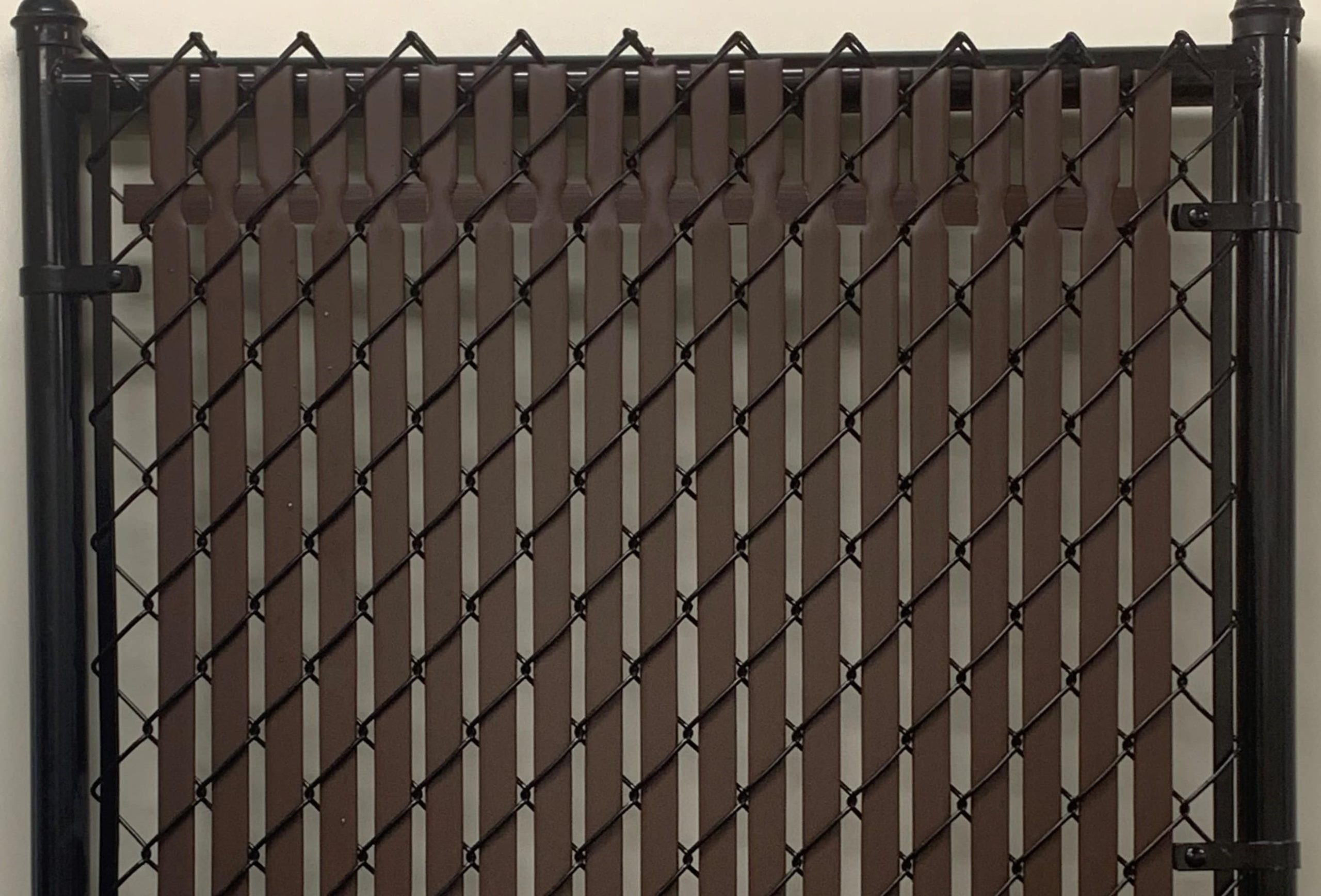 Pexco 8-ft H x 1-in W Brown Polyethelene Privacy Chain Link Fence Slat 82-Pack