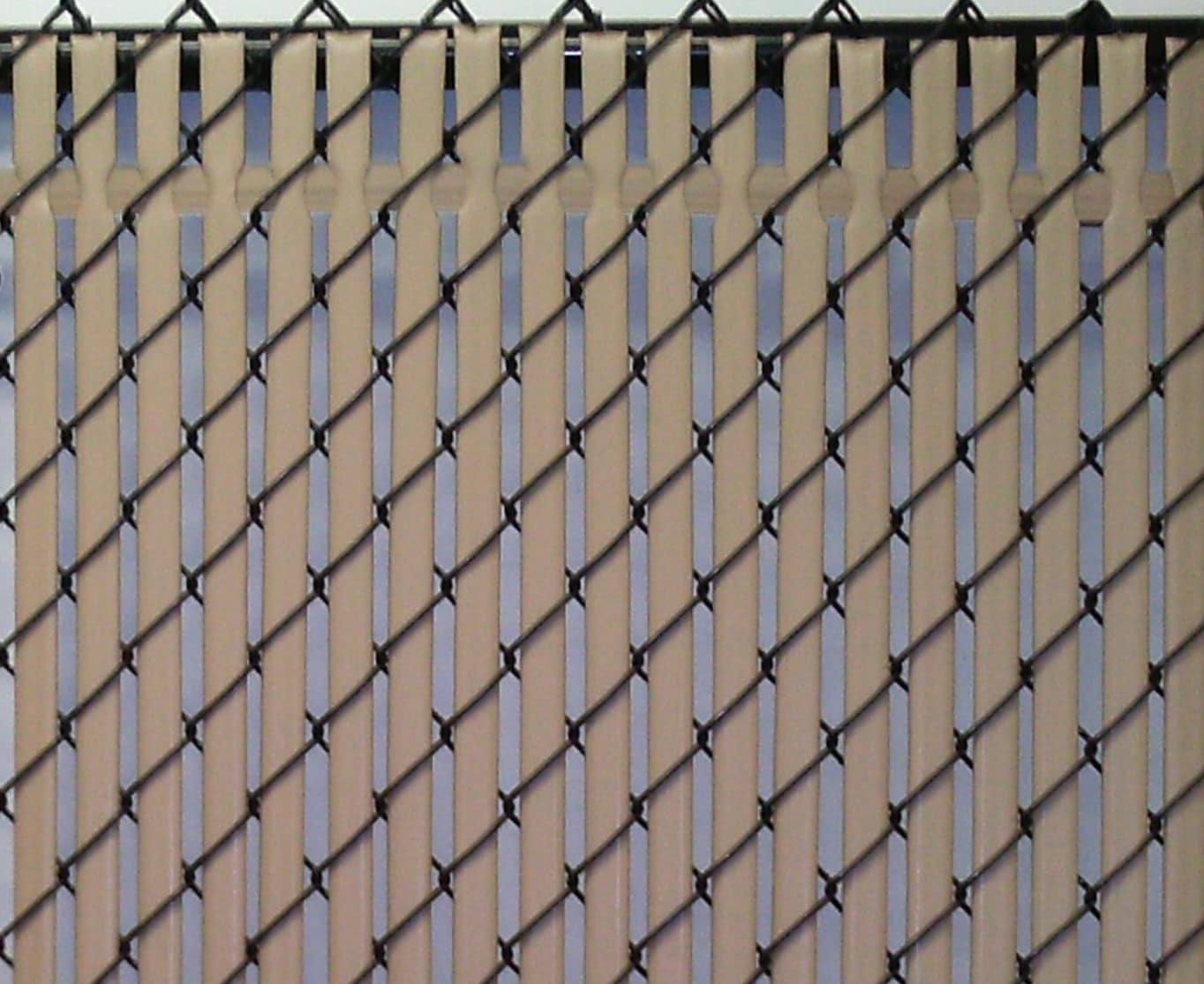 Pexco 5-ft H x 1-in W Beige Hdpe Chain Link Fence Slat 82-Pack