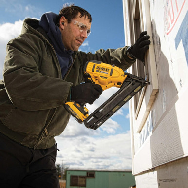 DEWALT 20V Max Xr 15 Ga Cordless Angled Finish Nailer Kit DCN650D1